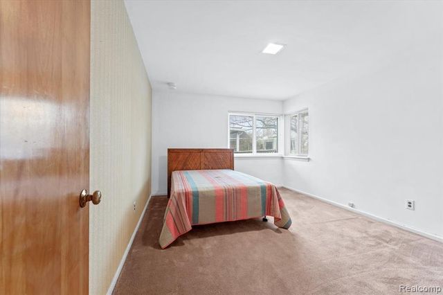 2221 Davis Street, Wyandotte, MI 48192