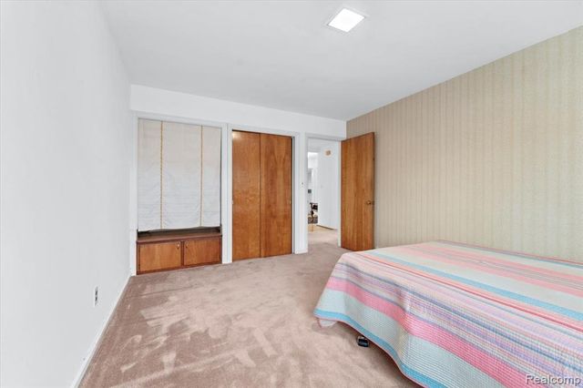 2221 Davis Street, Wyandotte, MI 48192