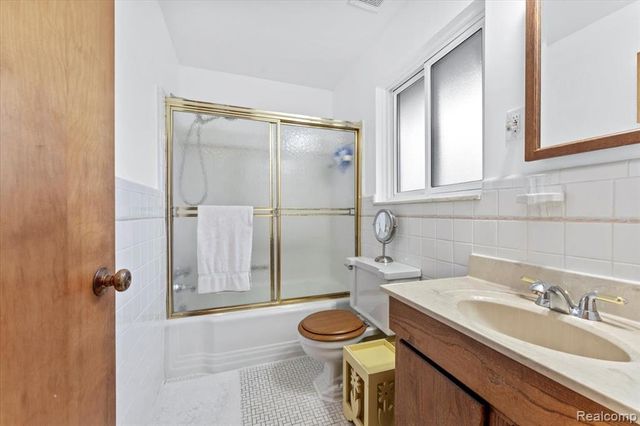 2221 Davis Street, Wyandotte, MI 48192