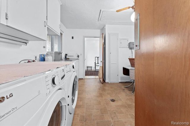 2221 Davis Street, Wyandotte, MI 48192