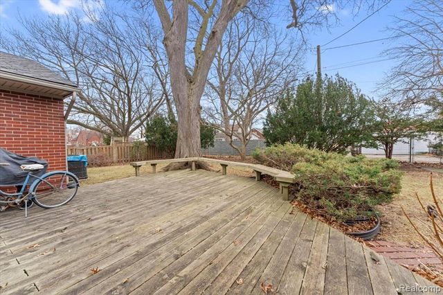 2221 Davis Street, Wyandotte, MI 48192