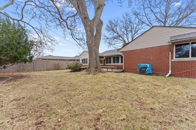 2221 Davis Street, Wyandotte, MI 48192