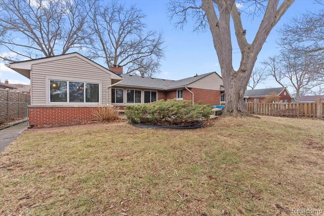 2221 Davis Street, Wyandotte, MI 48192