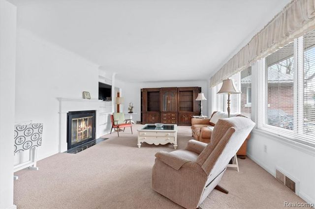 2221 Davis Street, Wyandotte, MI 48192