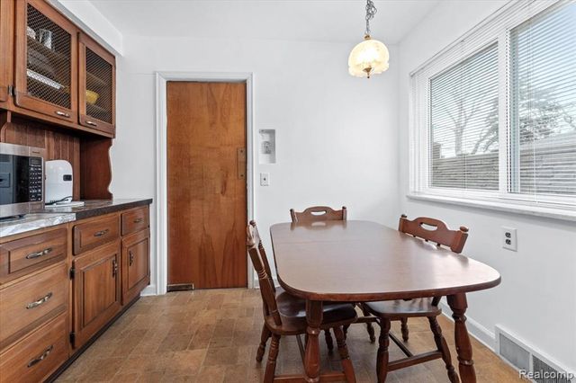 2221 Davis Street, Wyandotte, MI 48192