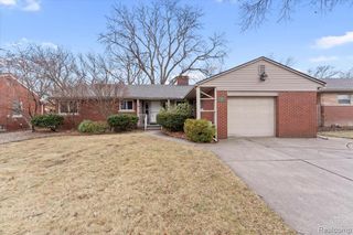 2221 Davis Street, Wyandotte, MI 48192