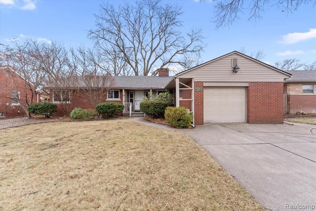 2221 Davis Street, Wyandotte, MI 48192