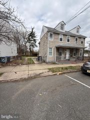 22 E FEDERAL ST, Burlington, NJ 08016