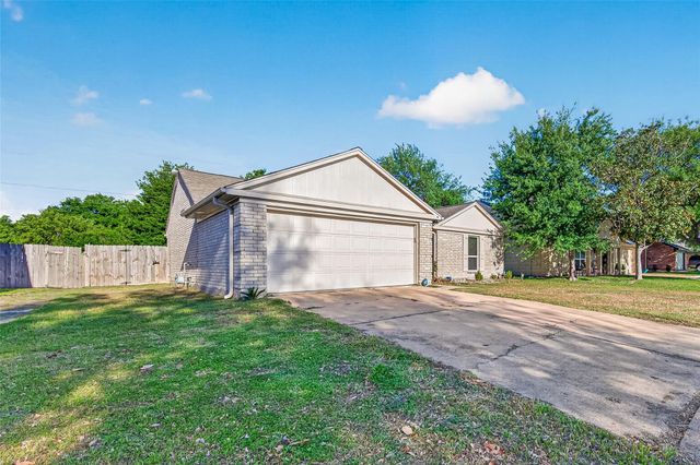 9507 Secretariat Drive, Houston, TX 77065