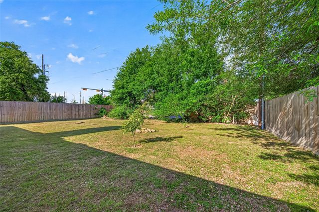 9507 Secretariat Drive, Houston, TX 77065