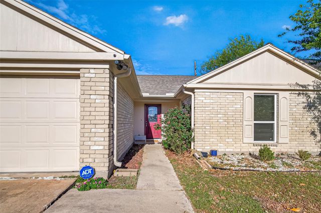 9507 Secretariat Drive, Houston, TX 77065