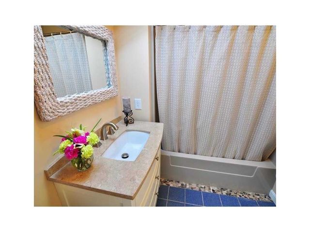 26 Peggy Lane, Portsmouth, RI 02871