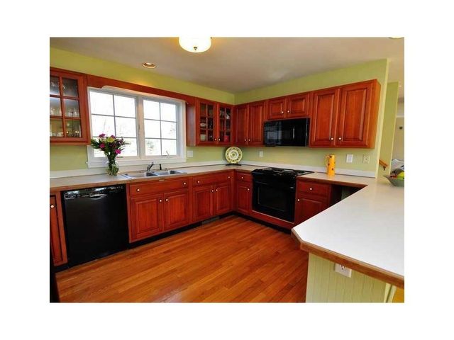 26 Peggy Lane, Portsmouth, RI 02871