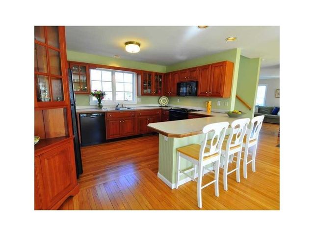 26 Peggy Lane, Portsmouth, RI 02871