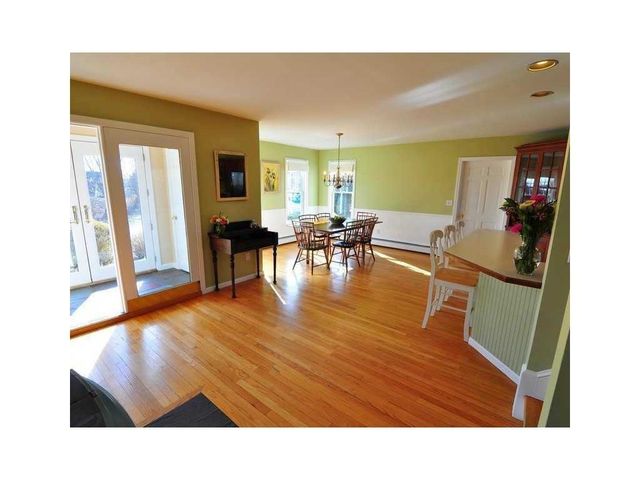 26 Peggy Lane, Portsmouth, RI 02871