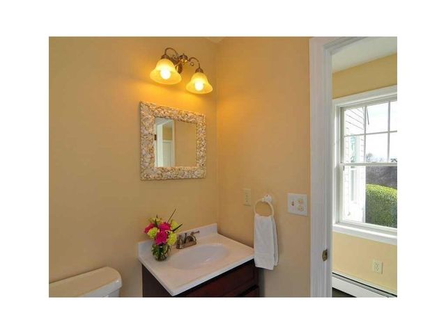 26 Peggy Lane, Portsmouth, RI 02871