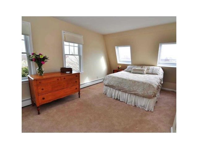 26 Peggy Lane, Portsmouth, RI 02871