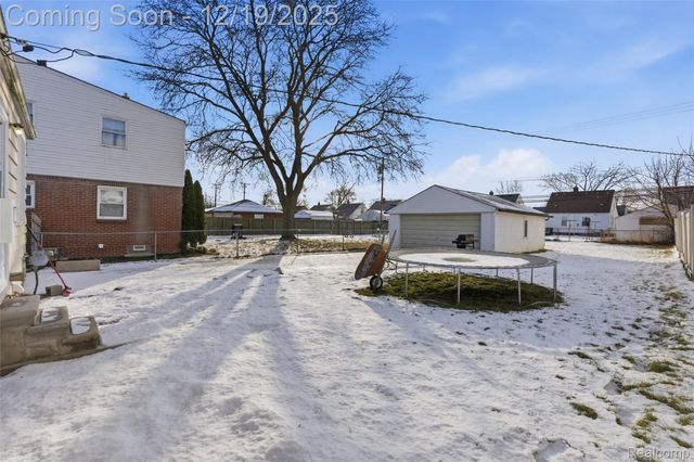 22785 Schroeder Avenue, Eastpointe, MI 48021