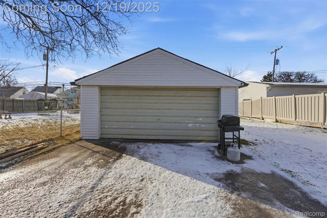 22785 Schroeder Avenue, Eastpointe, MI 48021