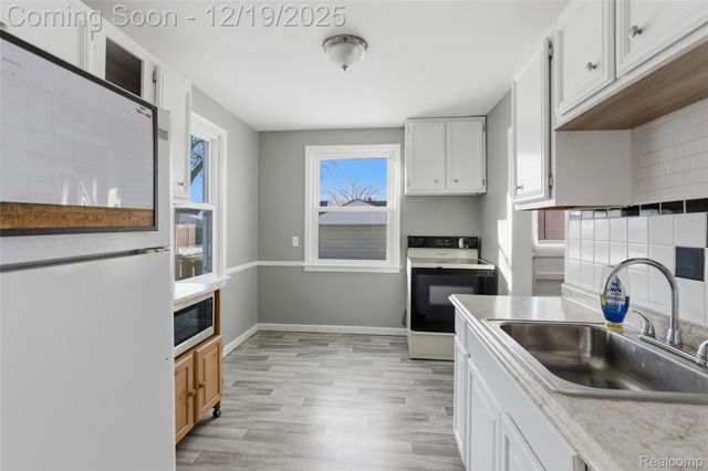 22785 Schroeder Avenue, Eastpointe, MI 48021