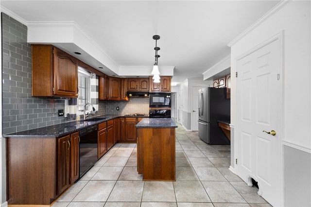 11 Pond Valley Circle, Penfield, NY 14526