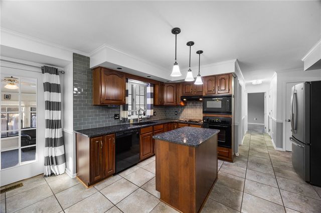 11 Pond Valley Circle, Penfield, NY 14526