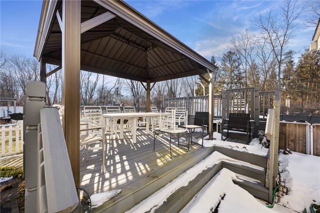 11 Pond Valley Circle, Penfield, NY 14526