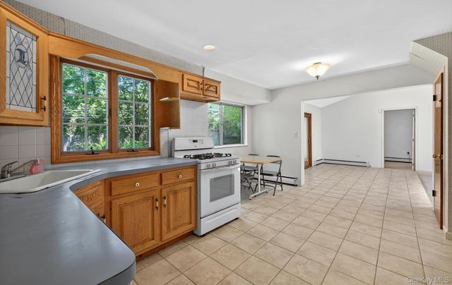 89 Beaumont Drive, Plainview, NY 11803