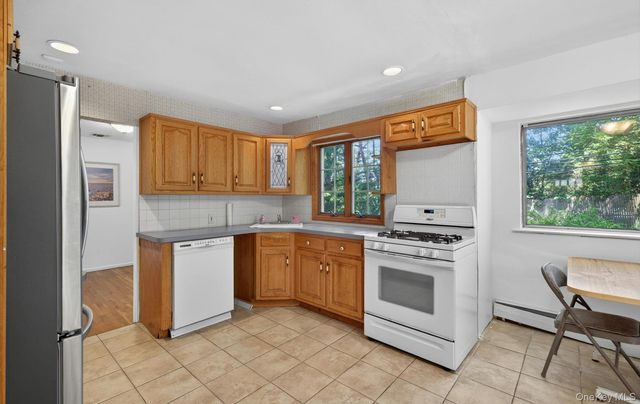 89 Beaumont Drive, Plainview, NY 11803