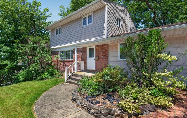89 Beaumont Drive, Plainview, NY 11803