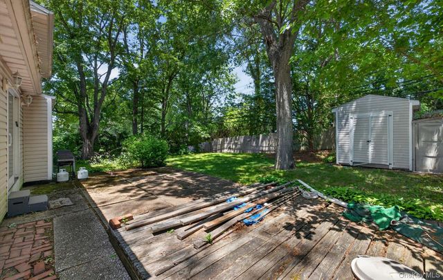 89 Beaumont Drive, Plainview, NY 11803