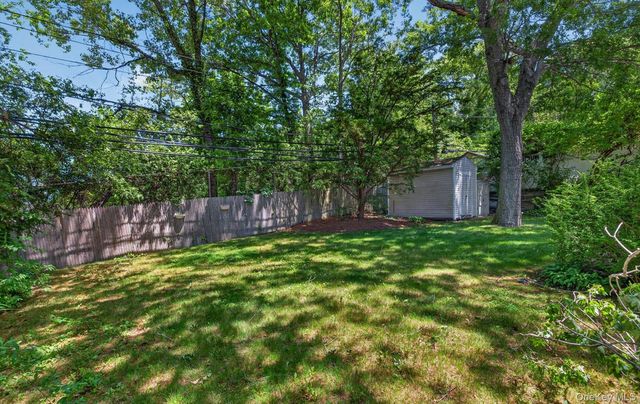 89 Beaumont Drive, Plainview, NY 11803