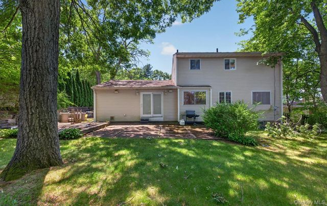 89 Beaumont Drive, Plainview, NY 11803