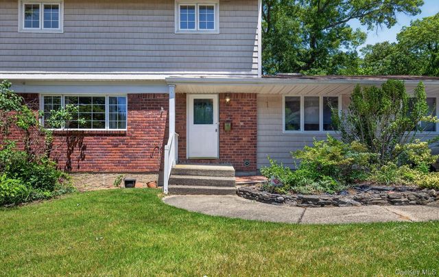89 Beaumont Drive, Plainview, NY 11803
