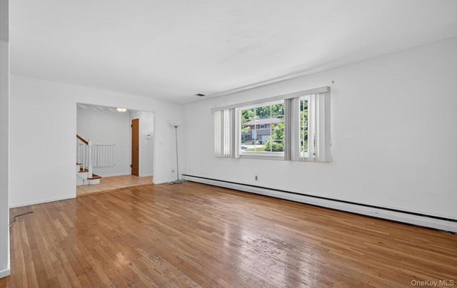 89 Beaumont Drive, Plainview, NY 11803