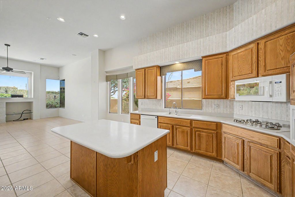 Image 12 of property listing at 15630 E SUNDOWN Drive, Fountain Hills, AZ 85268
