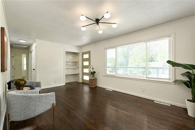 13301 10th Street, Grandview, MO 64030