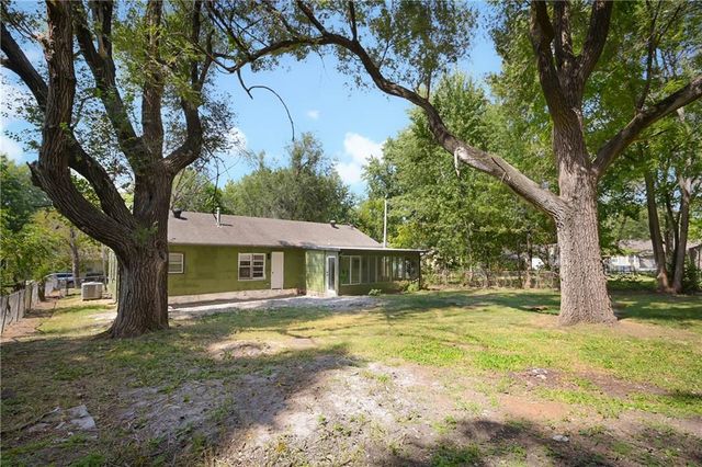 13301 10th Street, Grandview, MO 64030