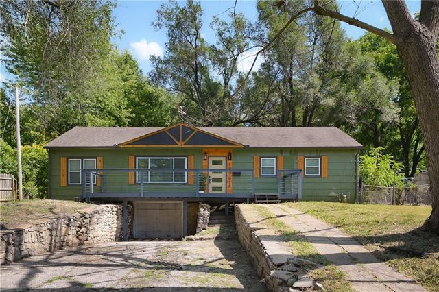 13301 10th Street, Grandview, MO 64030
