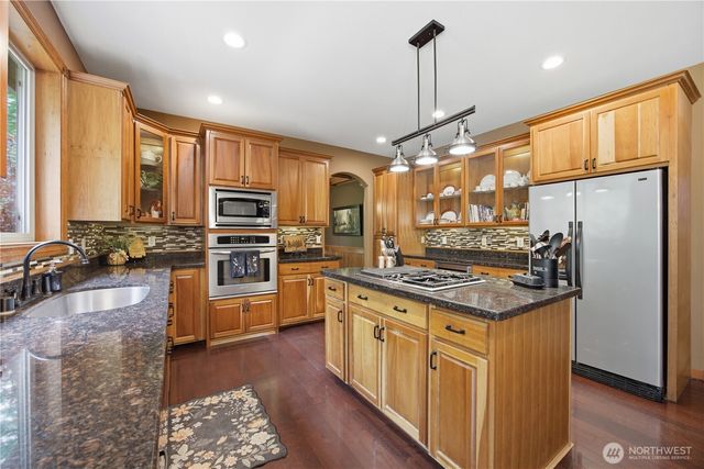 2139 H St Road, Blaine, WA 98230
