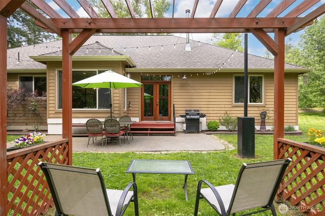 2139 H St Road, Blaine, WA 98230
