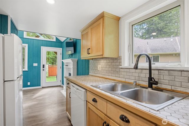 2139 H St Road, Blaine, WA 98230