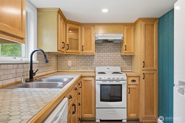 2139 H St Road, Blaine, WA 98230