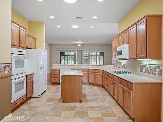 10249 Lakeshore, Apple Valley, CA 92308