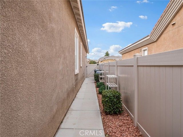 10249 Lakeshore, Apple Valley, CA 92308