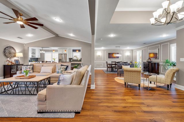 7424 Meadow Oaks Drive, Dallas, TX 75230