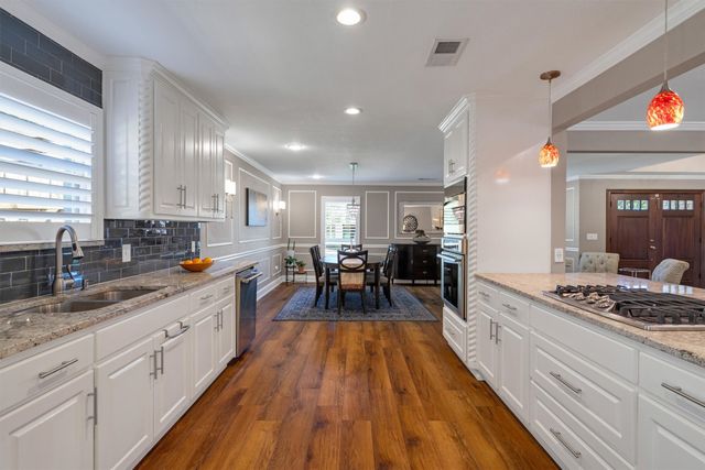 7424 Meadow Oaks Drive, Dallas, TX 75230