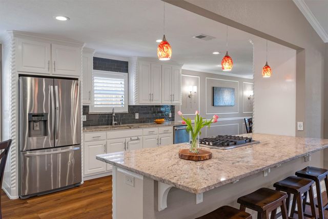 7424 Meadow Oaks Drive, Dallas, TX 75230