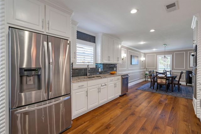 7424 Meadow Oaks Drive, Dallas, TX 75230