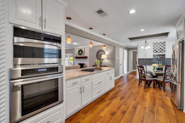 7424 Meadow Oaks Drive, Dallas, TX 75230